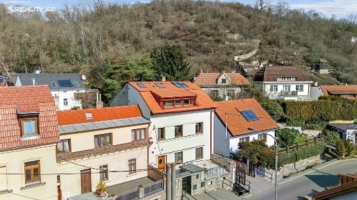 Prodej komerční nemovitosti 90 m² V Podbabě, Praha