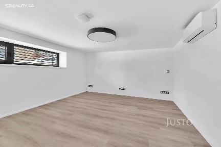 Pronájem kanceláře 33 m² Na proutcích, Praha - Šeberov