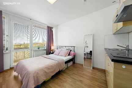 Prodej bytu 1+kk 25 m² Hornoměcholupská, Praha - Hostivař