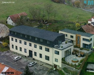 Prodej komerční nemovitosti 1090 m²