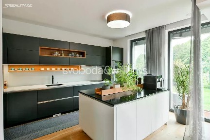 Pronájem rodinného domu 216 m², pozemek 203 m² V Šáreckém údolí, Praha - Dejvice