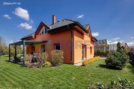 V Zátiší, Strančice