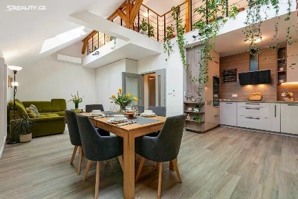 Prodej bytu 1+kk 77 m² Peckova, Praha - Karlín