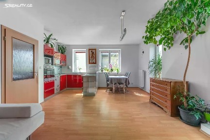 Prodej bytu 3+kk 66 m² Mlázovická, Praha - Vinoř