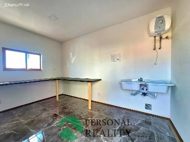 Pronájem obchodního prostoru 16 m²