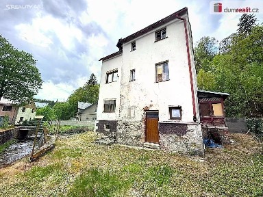 Prodej rodinného domu 300 m², pozemek 377 m² V zátiší, Kraslice