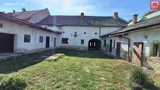 Prodej vícegeneračního domu 536 m², pozemek 2011 m² Tršice - Vacanovice