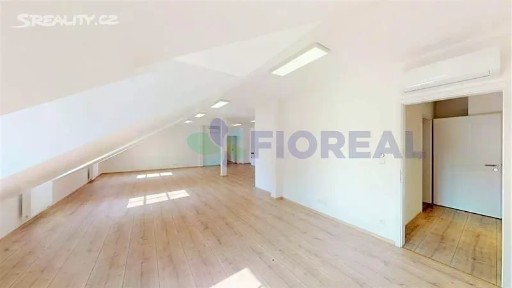 Pronájem kanceláře 220 m² Sokolovská, Praha - Karlín
