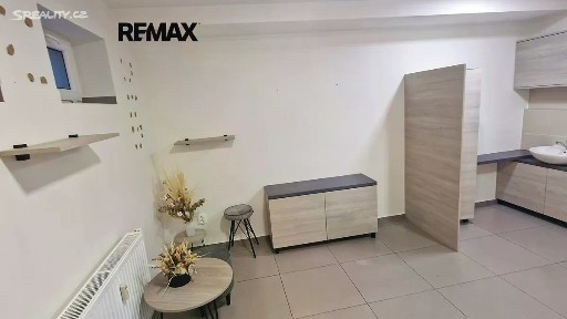 Pronájem obchodního prostoru 16 m²