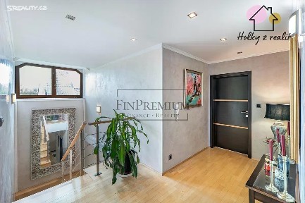 Prodej rodinného domu 354 m², pozemek 899 m² Karfíkova, Praha - Šeberov