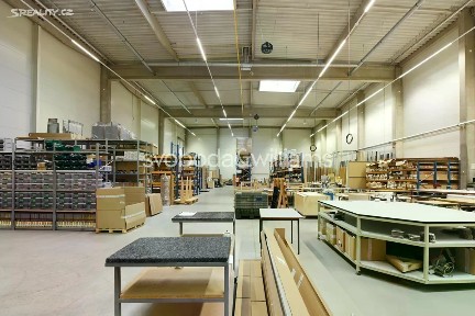 Pronájem výrobní haly, prostoru 3253 m²