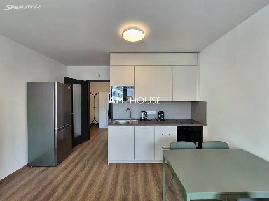 Pronájem bytu 1+kk 35 m² Poděbradská, Praha - Vysočany