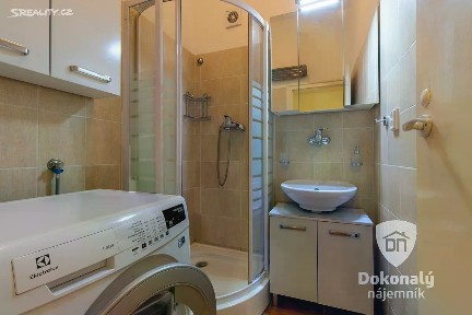 Pronájem bytu 1+1 55 m² 28. pluku, Praha - Vršovice