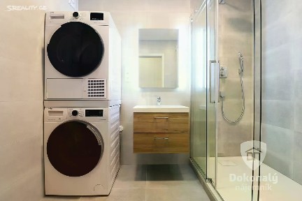Pronájem bytu 3+kk 76 m² Ostromečská, Praha - Žižkov