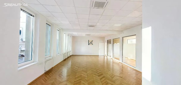 Pronájem kanceláře 280 m² Rozkošného, Praha - Smíchov