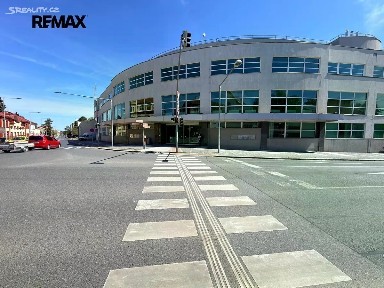 Pronájem obchodního prostoru 400 m²