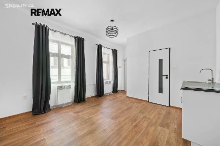 Pronájem bytu 1+kk 20 m² Dr. E. Beneše, Úpice