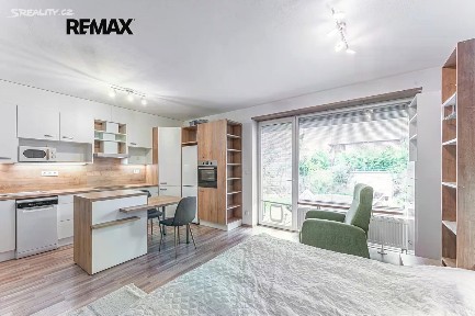 Prodej bytu 1+kk 38 m² Sojková, Plzeň - Valcha