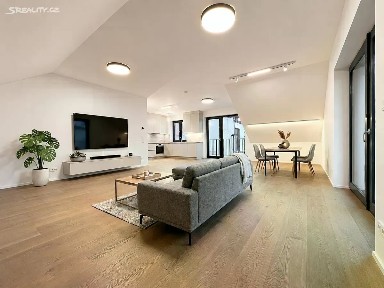 Prodej bytu 5+kk 152 m² náměstí Pod lípou, Praha - Holyně