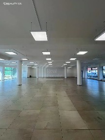 Pronájem obchodního prostoru 481 m² Pod soutratím, Praha - Vršovice