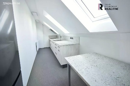Pronájem bytu 3+1 77 m² Pod Mlýnem, Zlín - Příluky