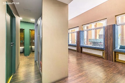 Prodej obchodního prostoru 98 m² Poděbradská, Praha - Vysočany