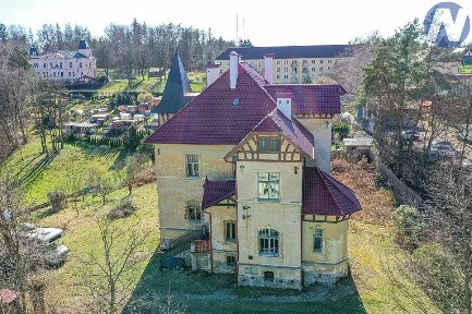 Prodej komerční nemovitosti 812 m² Holoubkov