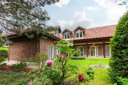 Prodej rodinného domu 420 m², pozemek 717 m²