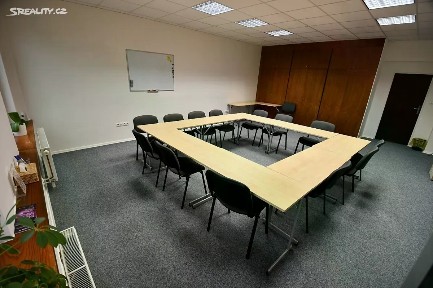 Pronájem kanceláře 230 m²