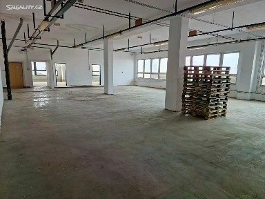 Pronájem výrobní haly, prostoru 298 m²