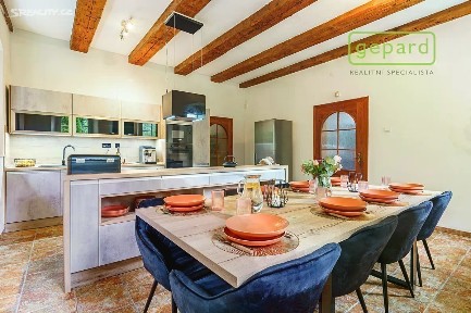 Prodej rodinného domu 295 m², pozemek 9233 m²