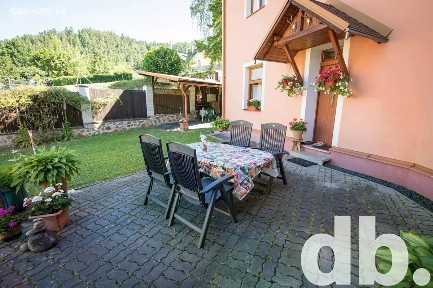 Prodej rodinného domu 300 m², pozemek 1483 m²