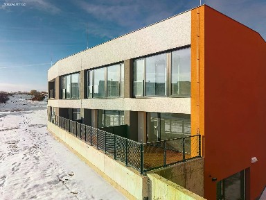 Škvorecká, Úvaly