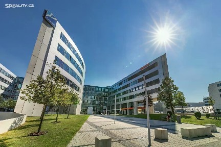 Pronájem kanceláře 650 m² Na Hřebenech II, Praha - Nusle