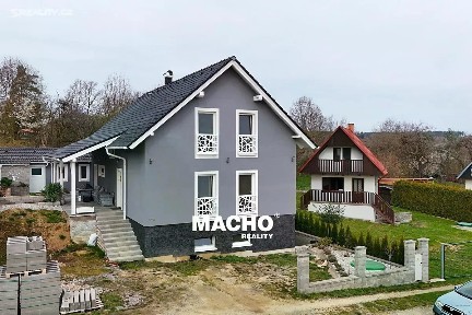 Prodej rodinného domu 220 m², pozemek 2014 m²