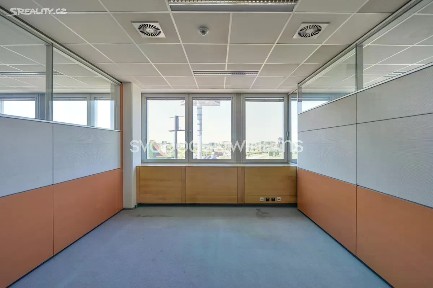 Pronájem kanceláře 674 m²