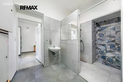 Pronájem obchodního prostoru 225 m² Kamenická, Praha - Holešovice