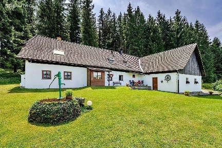 Prodej rodinného domu 303 m², pozemek 27142 m² Frymburk