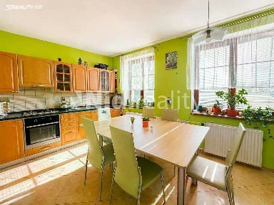 Prodej rodinného domu 285 m², pozemek 493 m² Strážkovice