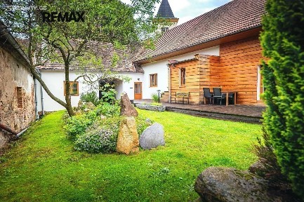 Prodej rodinného domu 363 m², pozemek 1624 m² Paračov
