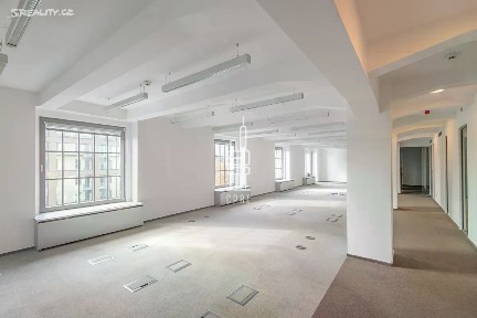 Pronájem kanceláře 330 m² Jankovcova, Praha - Holešovice