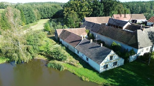 Prodej chalupy 460 m², pozemek 2427 m² Lišov - Levín