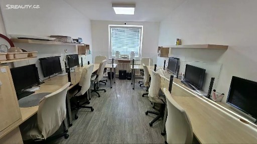 Pronájem kanceláře 25 m² Přístavní, Praha - Holešovice