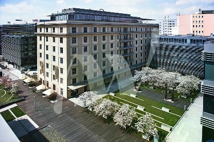 Pronájem kanceláře 653 m²