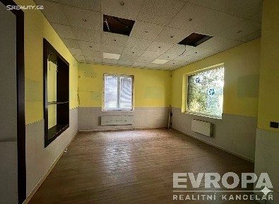 Pronájem obchodního prostoru 300 m² náměstí Dr. Václava Holého, Praha - Libeň