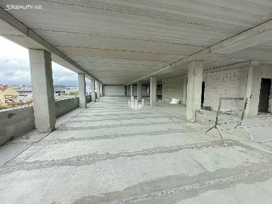Pronájem kanceláře 1542 m²