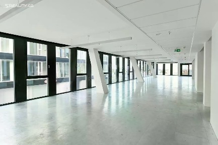 Pronájem obchodního prostoru 216 m² Na Strži, Praha - Krč