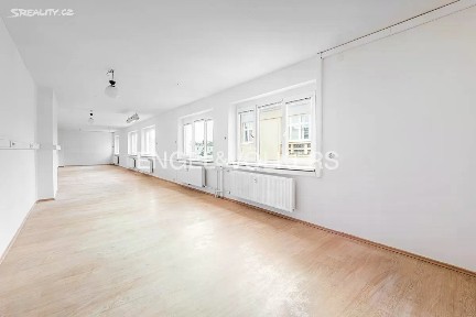Pronájem kanceláře 65 m² Mezi Vodami, Praha - Modřany