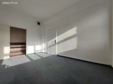 Pronájem kanceláře 17 m² Olšanská, Praha - Žižkov