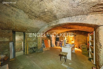 Pronájem skladového prostoru 281 m²